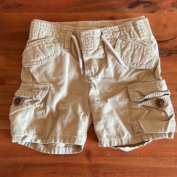 Bundle of shorts and overalls, boy 2t - Picture 5 of 14